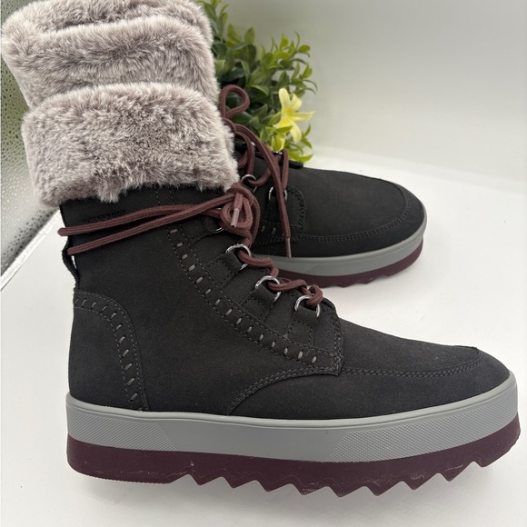 Cougar Woman’s Waterproof Boots Size 10 - Picture 8 of 9